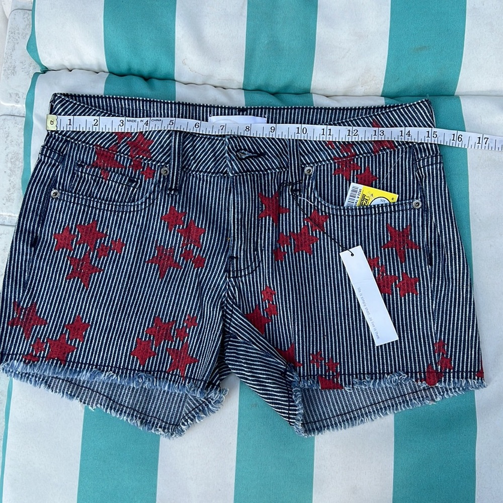 NWT Simply Short Cut Off Denim Shorts with Red Stars - Picture 4 of 13